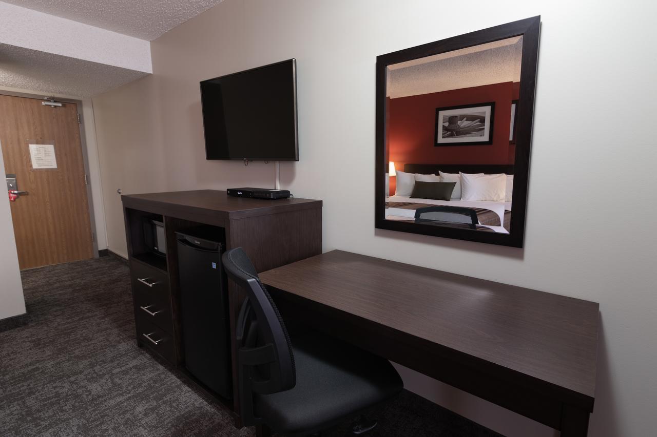 Hotel Bcminns - Lloydminster
